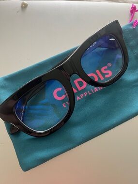 Caddis D28 Black Sunglasses with Blue Lenses Readers ( 0.00 ) NEW